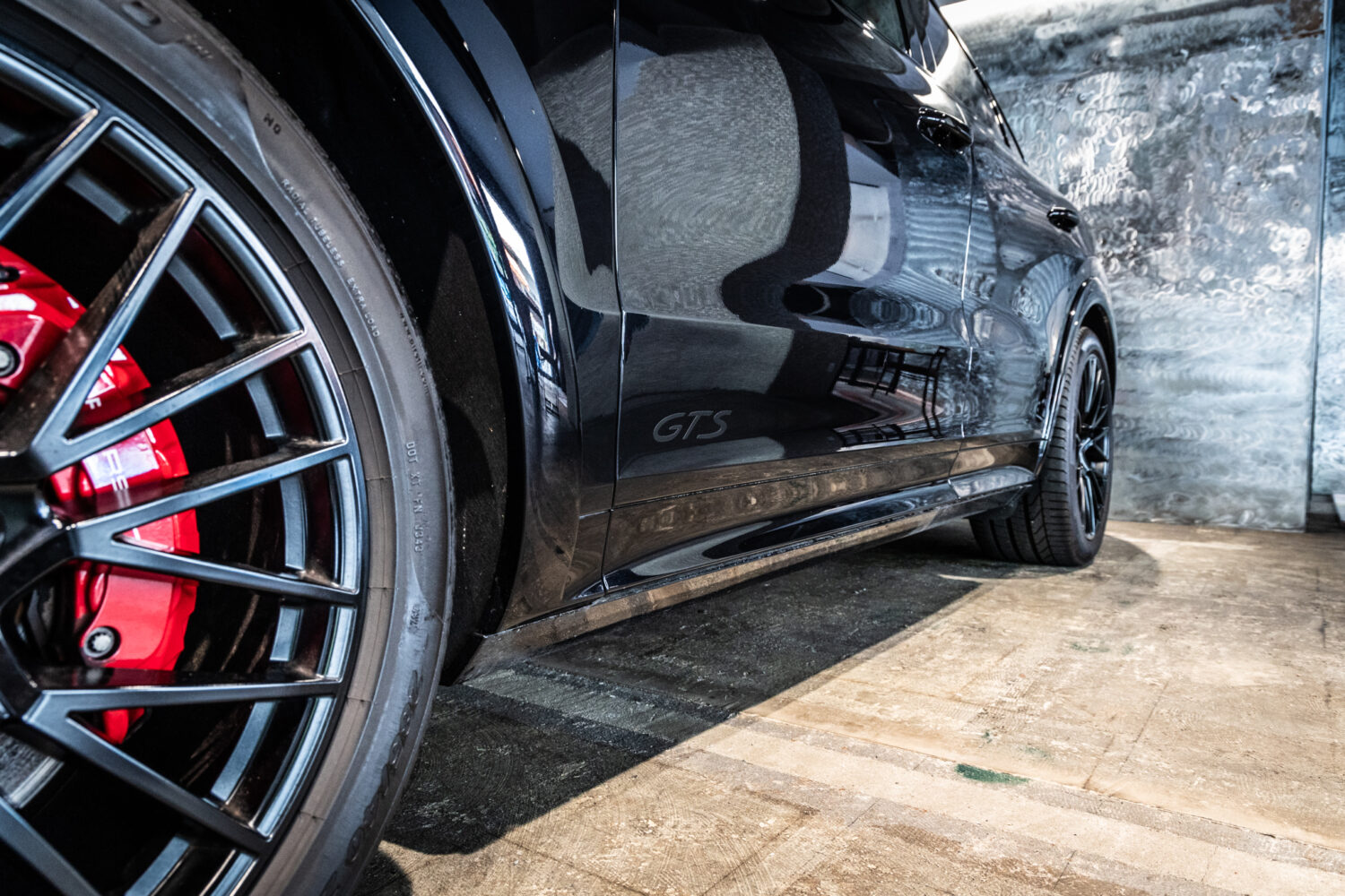 カイエンクーペ GTS Tip-S Rセンターシート 4WD