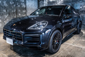カイエンクーペ GTS Tip-S Rセンターシート 4WD