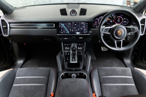 カイエンクーペ GTS Tip-S Rセンターシート 4WD