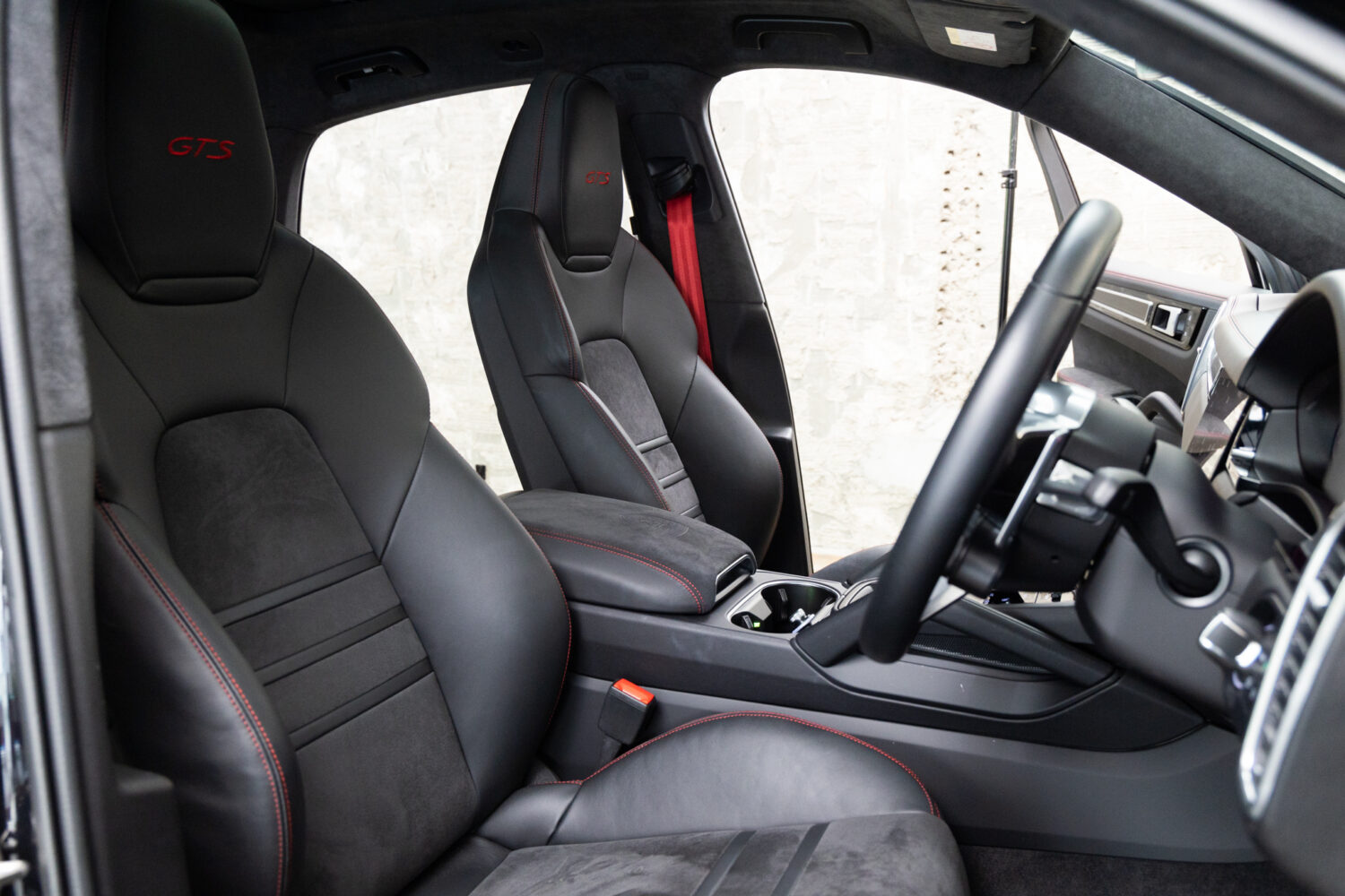 カイエンクーペ GTS Tip-S Rセンターシート 4WD