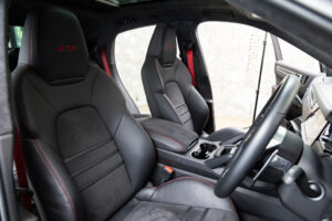 カイエンクーペ GTS Tip-S Rセンターシート 4WD