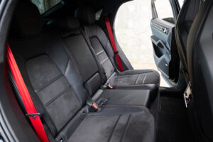 カイエンクーペ GTS Tip-S Rセンターシート 4WD