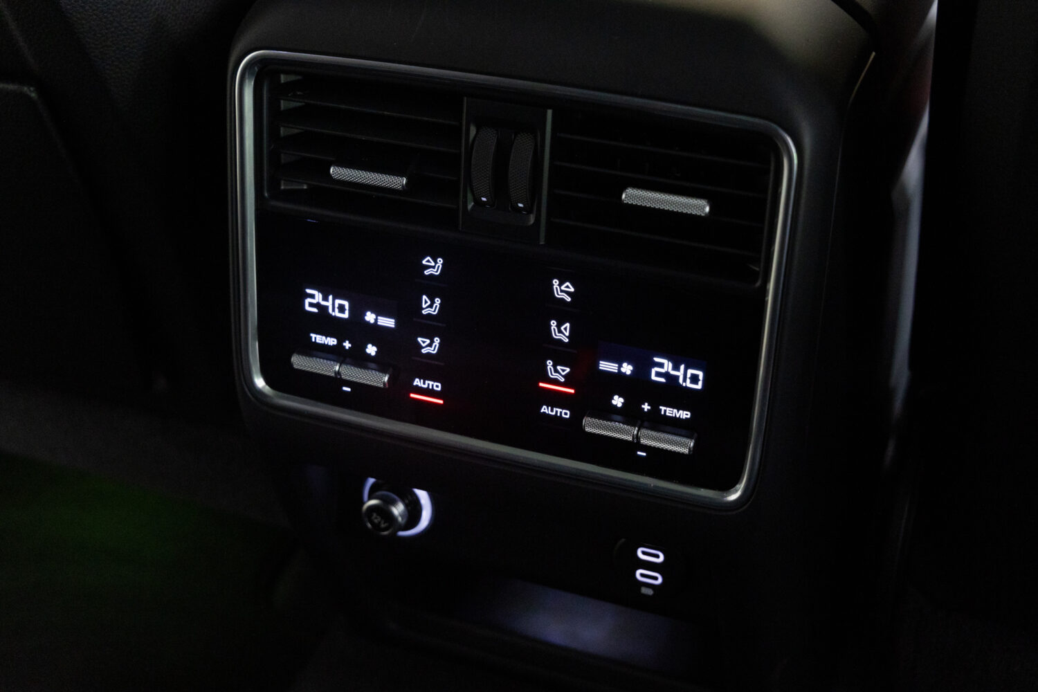 カイエンクーペ GTS Tip-S Rセンターシート 4WD