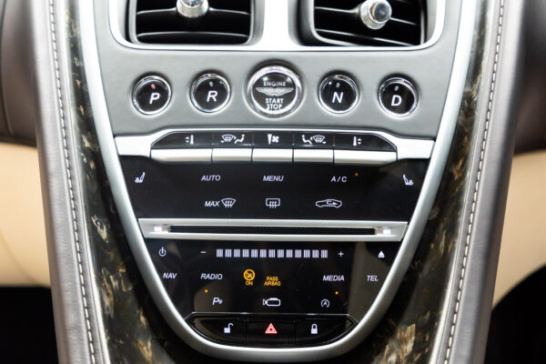 DB11 ローンチエディション