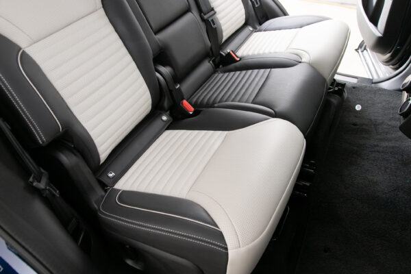 ディスカバリー R-Dynamic HSE D300 4WD