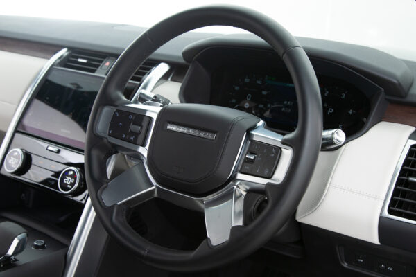ディスカバリー R-Dynamic HSE D300 4WD