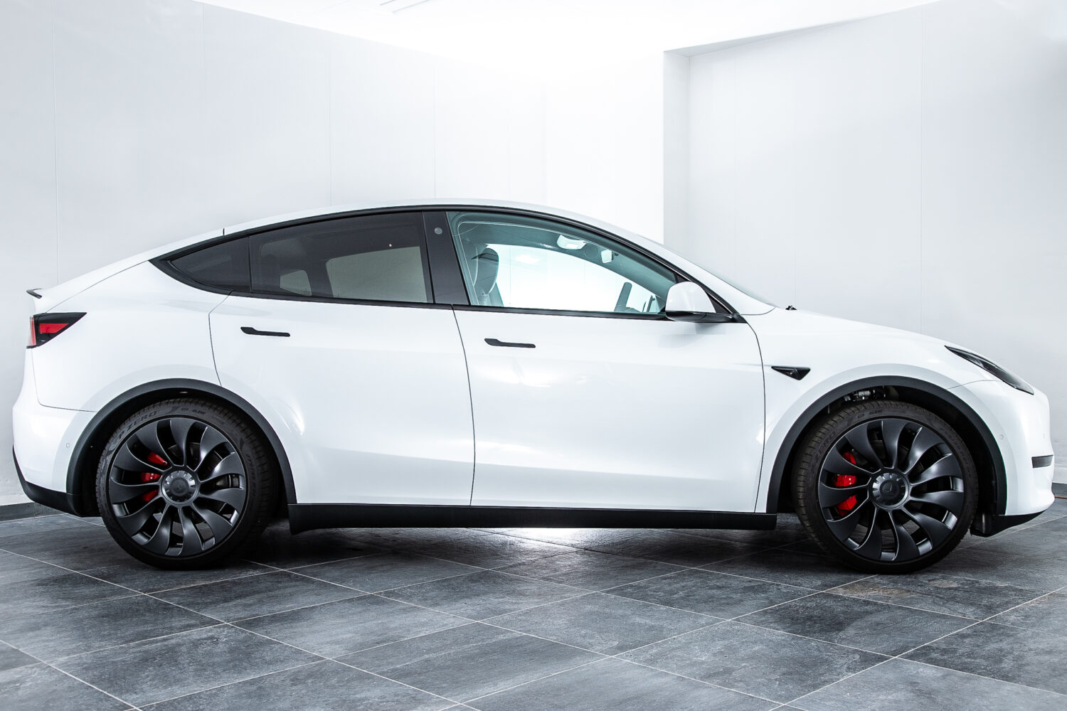 モデルY AWD パフォーマンス