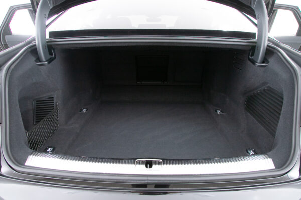 A8 55TFSI クワトロ 4WD