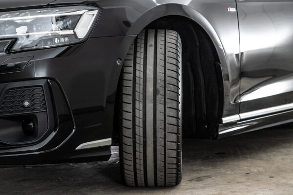 A8 55TFSI クワトロ 4WD