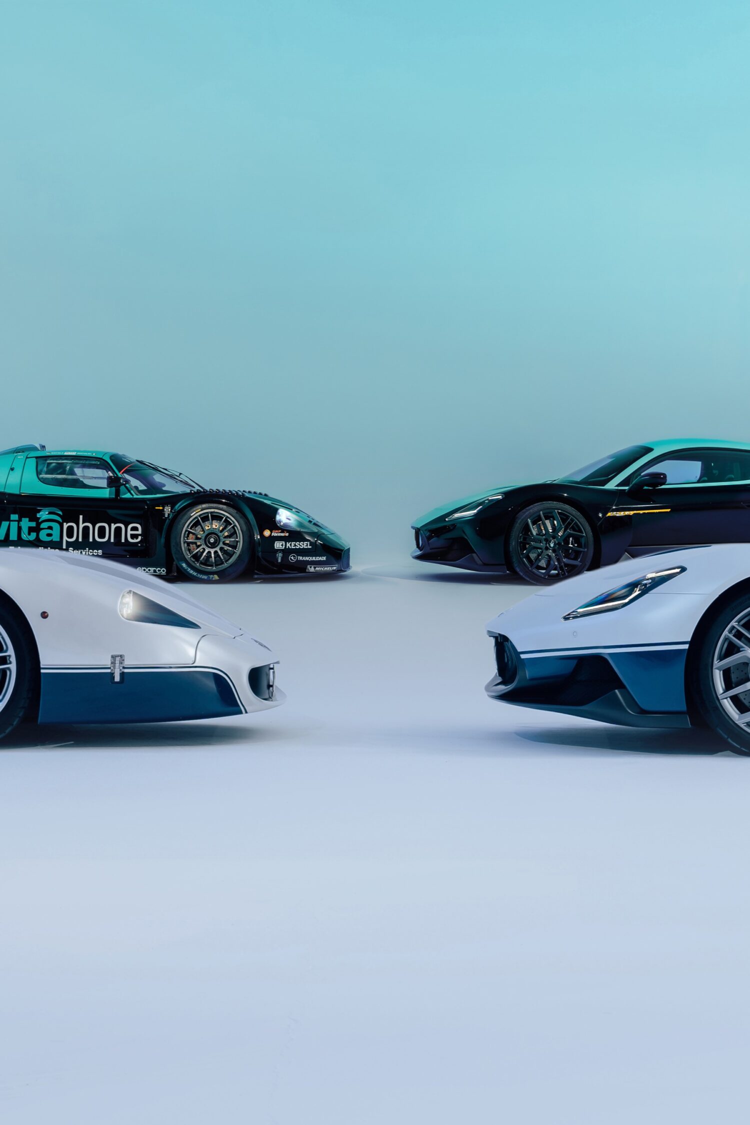 「MC12ストラダーレ」と「MC12 GT1 ヴィタフォン」の2台にインスパイアされた特別なカラーリングとエクスクルーシブな装備を持ち、各20台の限定となる。