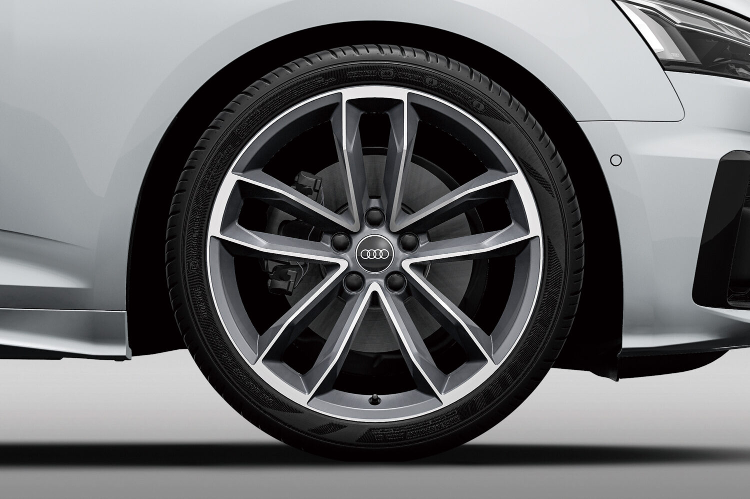 アウディ　A4/A4アバント/A5スポーツバックと各Sラインモデルに限定仕様車