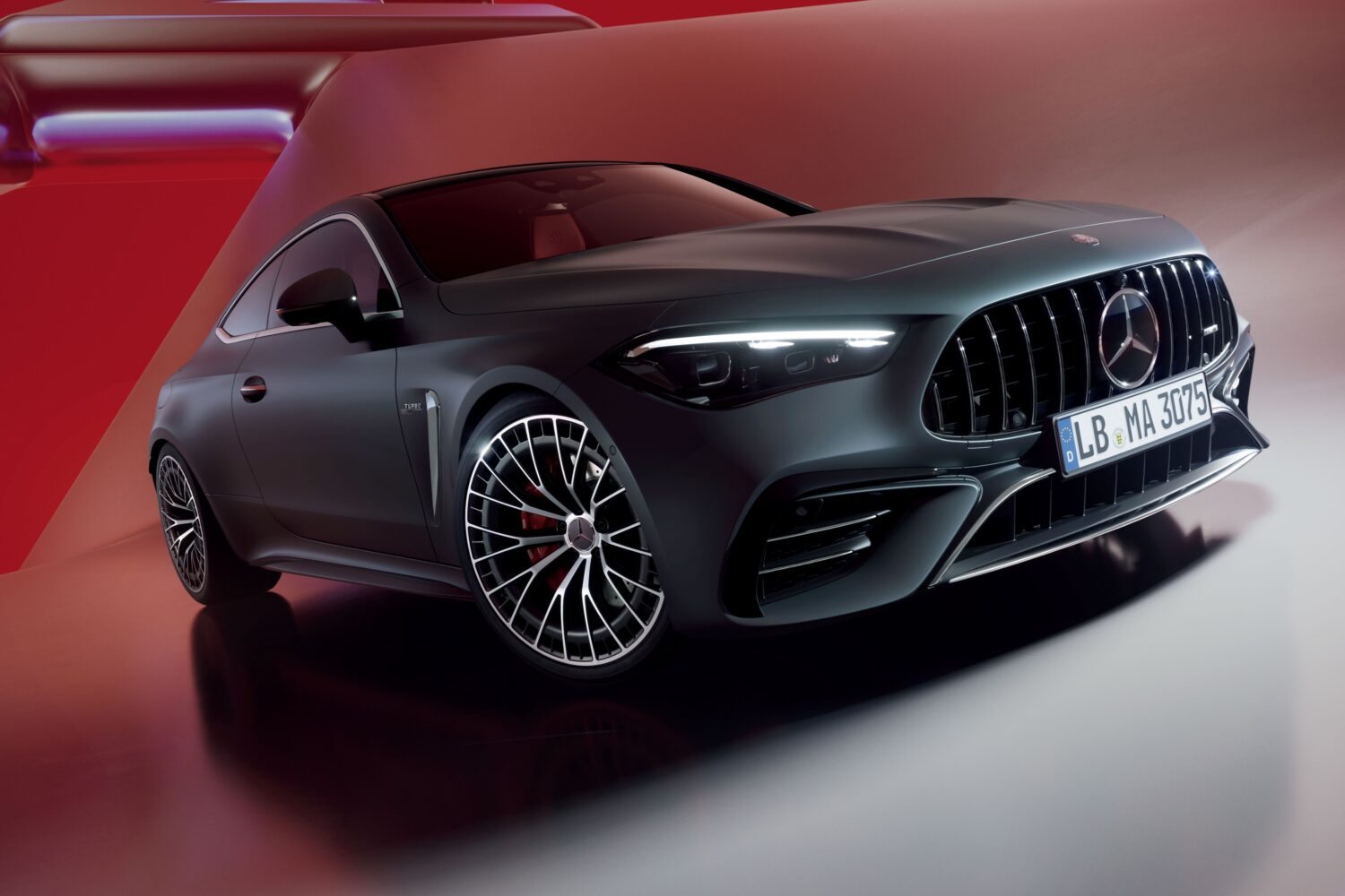 メルセデスAMG 最新の2ドアクーペ「CLE」に「53」追加 ワイド