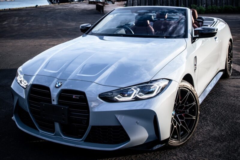 BMW M4カブリオレ・コンペティションM xドライブ（4WD/8AT）開口部多し