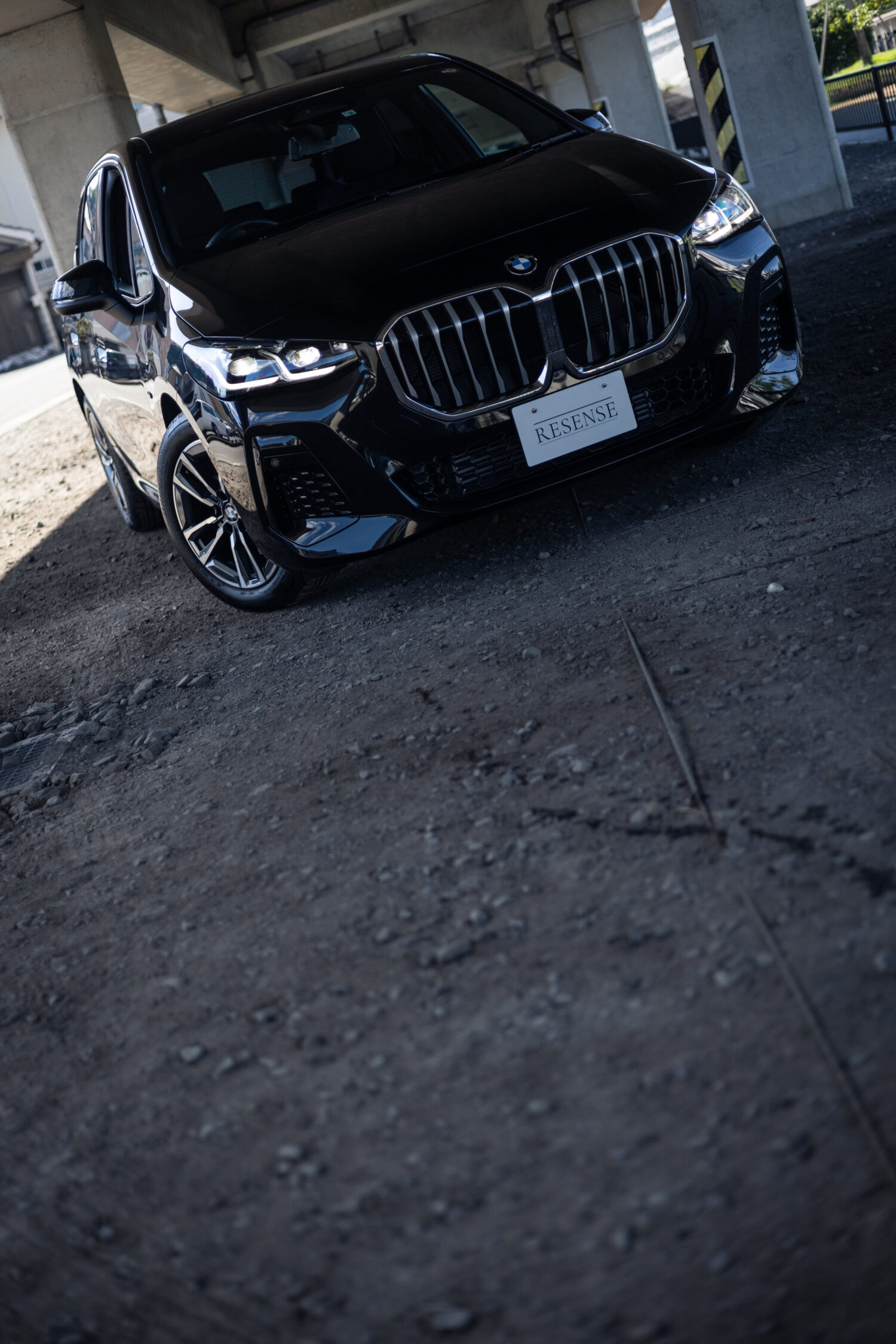 同社初の「FF」に対し、とあるBMWディーラーのサービスフロントが言った。「FFとかそんな事何も考えんどきゃいいんですよ」。乗って初めて彼の発言の意図を知った。