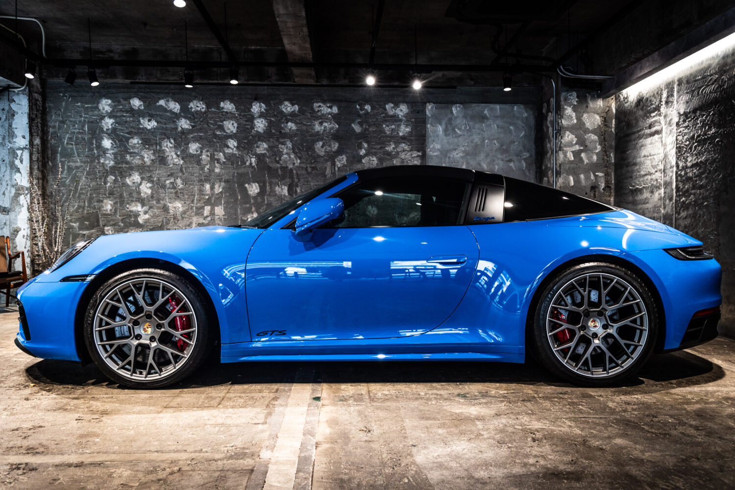 MAISTO 1/18 – ポルシェ 911 タルガ 4 GTS ハイブリッド – 2024