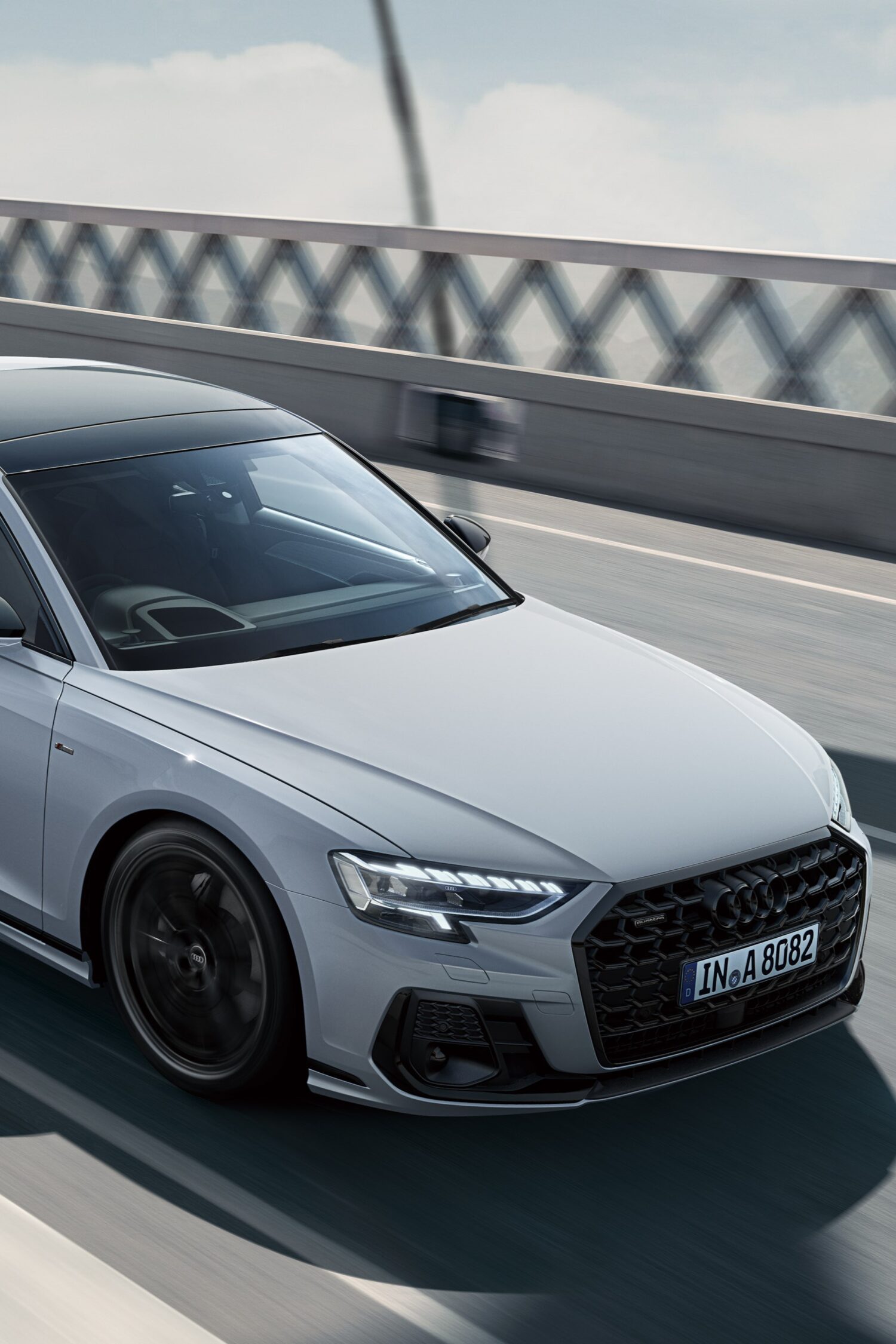 A8グランドツーリング・リミテッドの限定台数は、55 TFSIクワトロのベースが30台、PHEV仕様の60 TFSI eクワトロのベースが10台、合計40台だ。