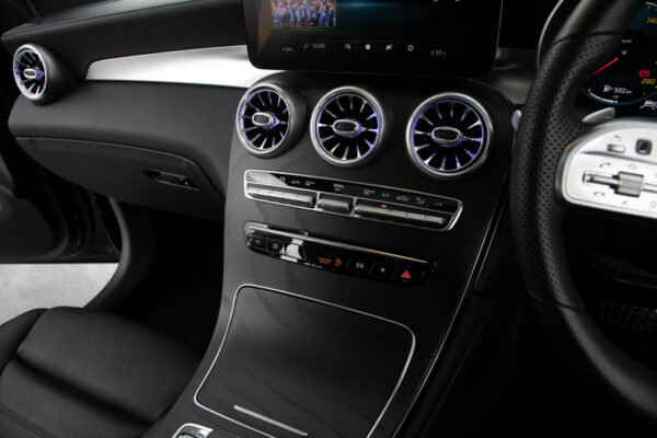 GLC 220d 4マチック クーペ AMGライン