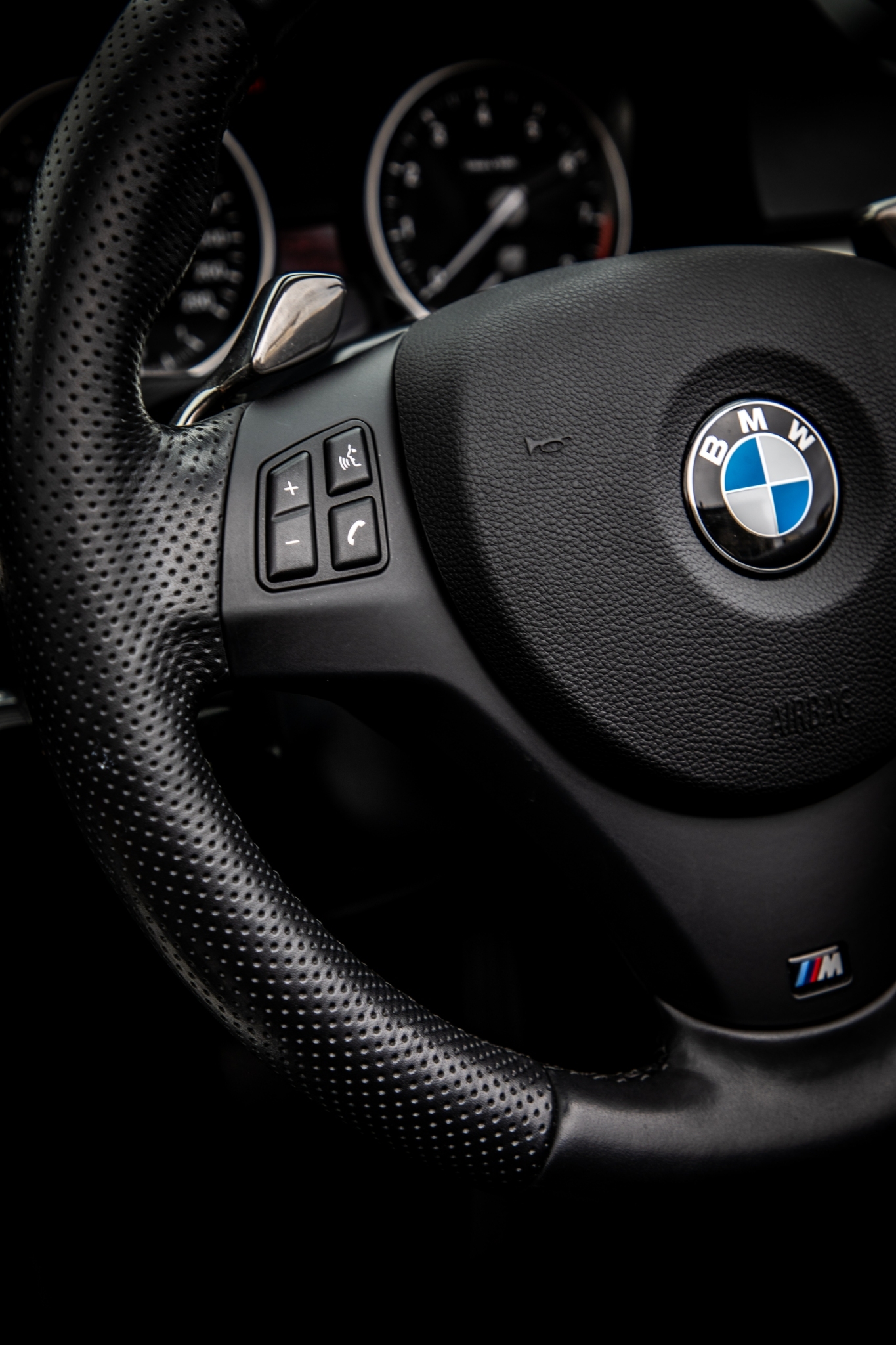 BMW 335i カブリオレ（FR/6AT）/アルピナB3ビターボ・カブリオ（FR/6AT）M3と異質の世界観を目指して