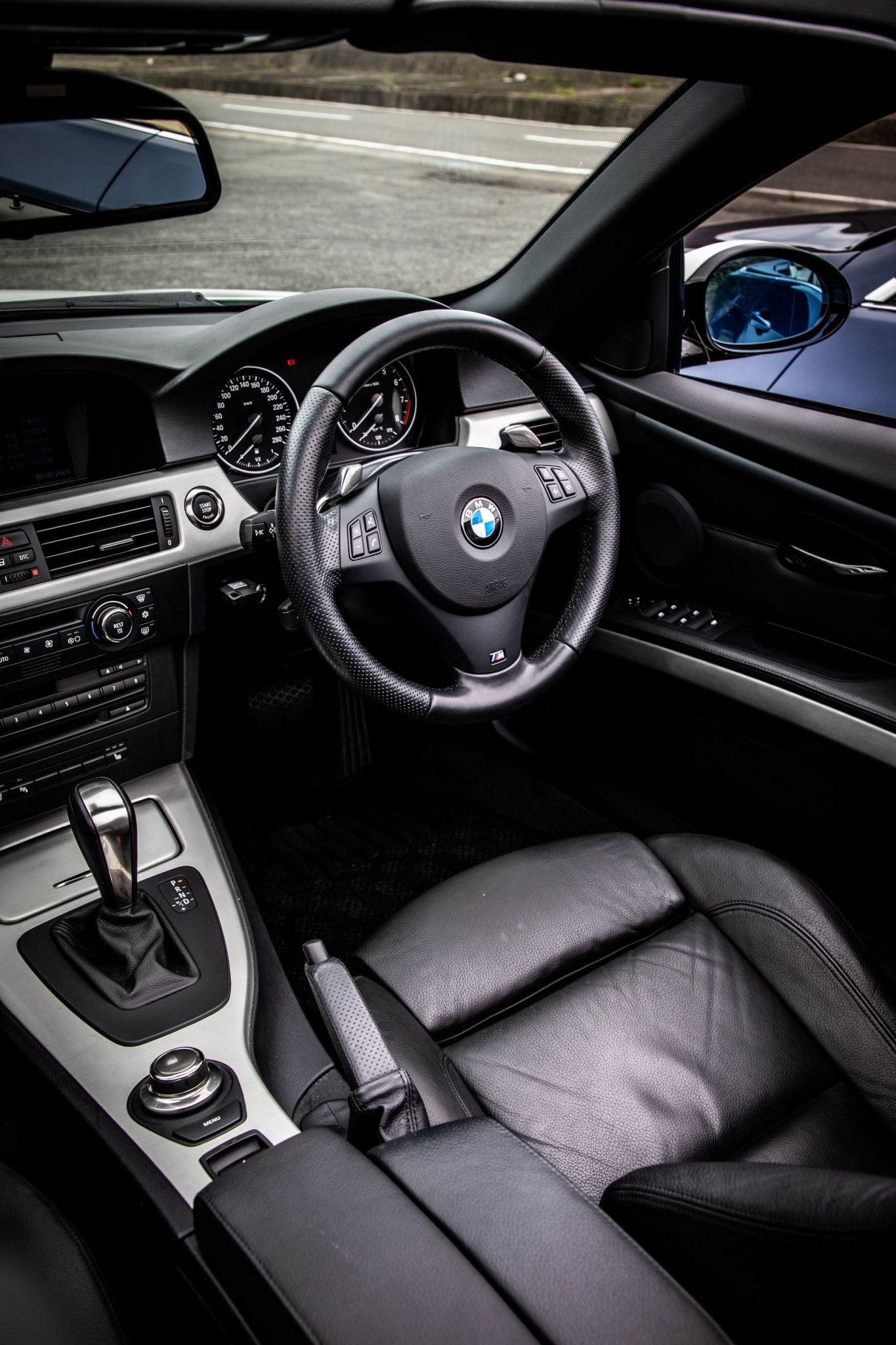 BMW 335i カブリオレ（FR/6AT）/アルピナB3ビターボ・カブリオ（FR/6AT）M3と異質の世界観を目指して