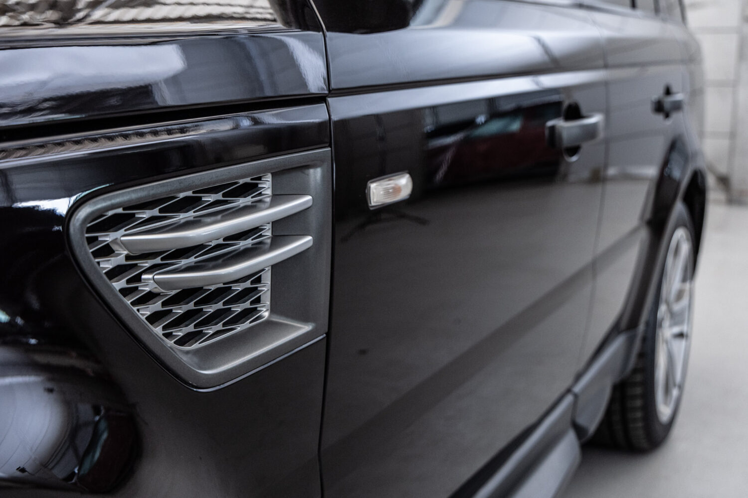 レンジローバースポーツ 5.0 V8 スーパーチャージド 4WD