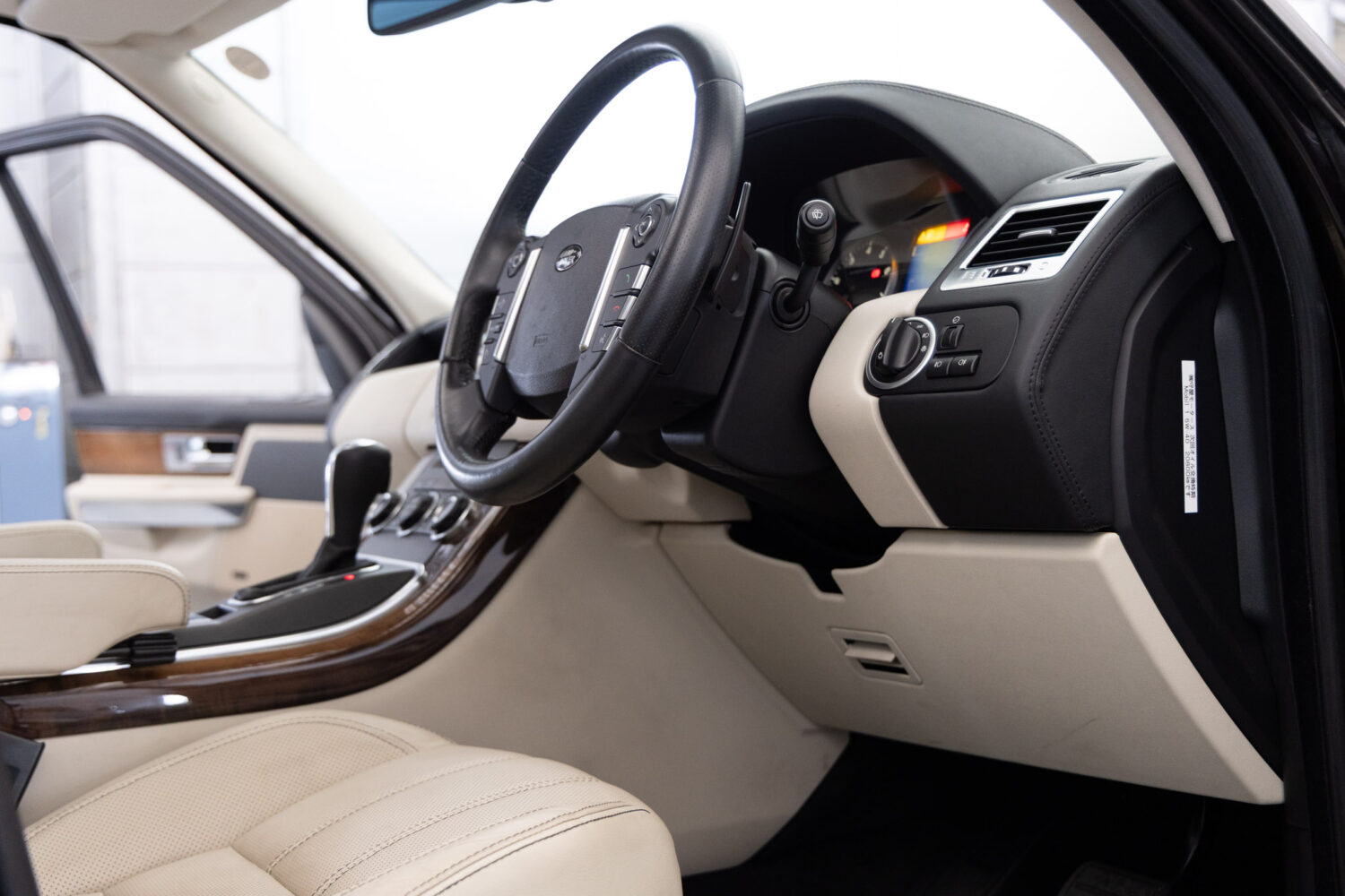 レンジローバースポーツ 5.0 V8 スーパーチャージド 4WD