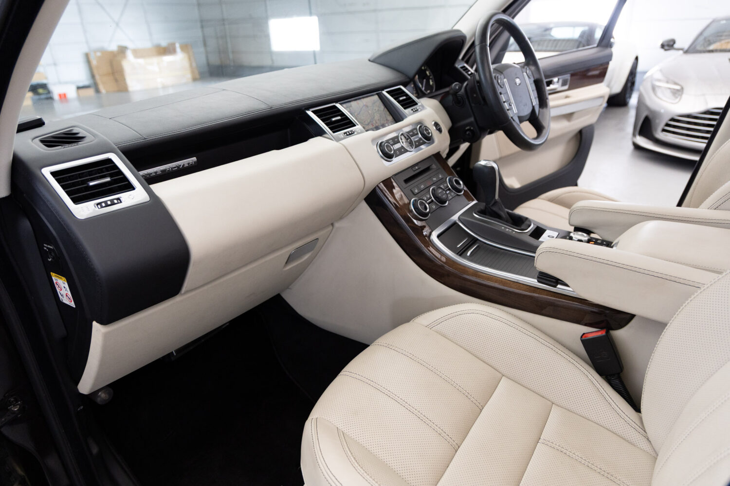 レンジローバースポーツ 5.0 V8 スーパーチャージド 4WD