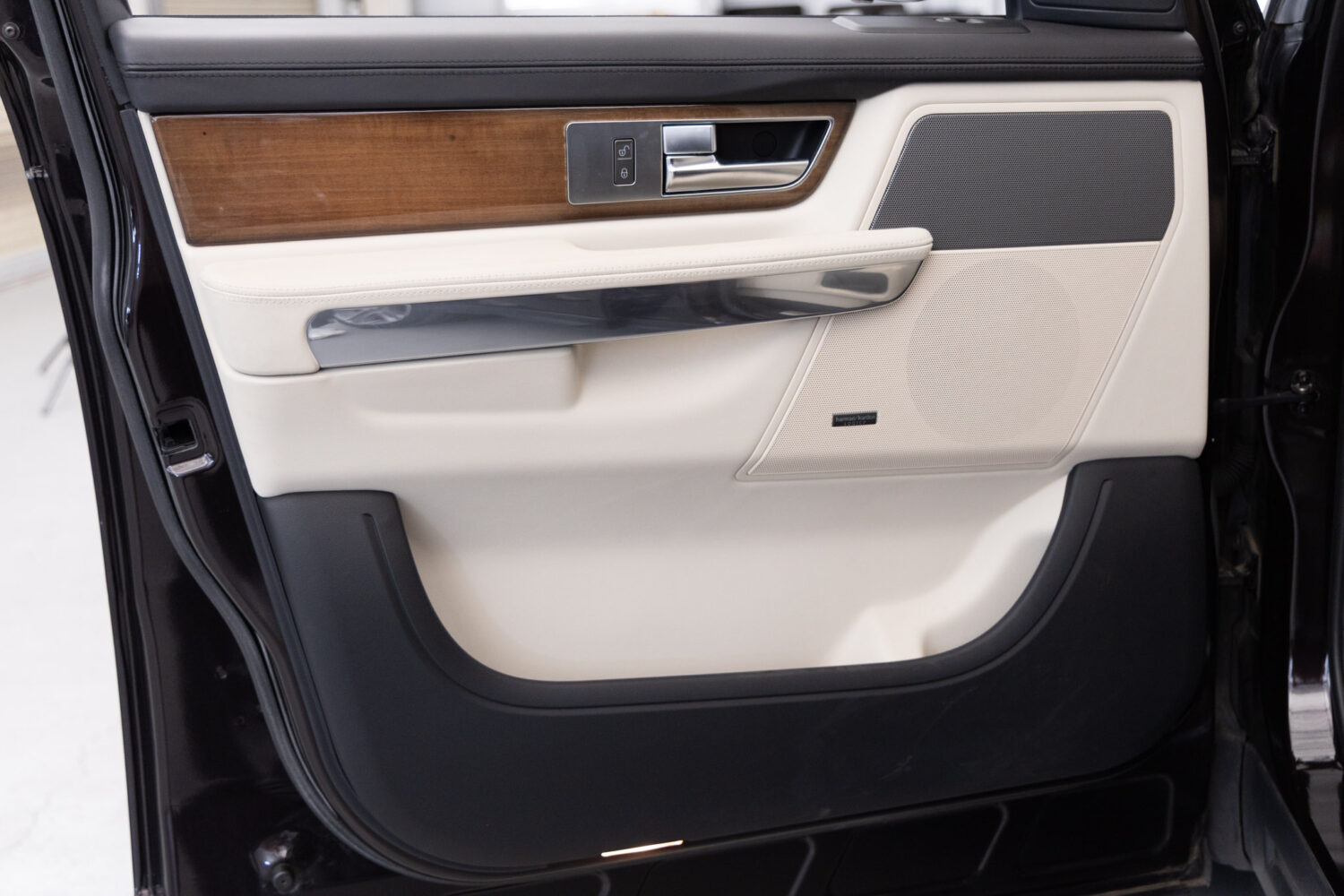 レンジローバースポーツ 5.0 V8 スーパーチャージド 4WD