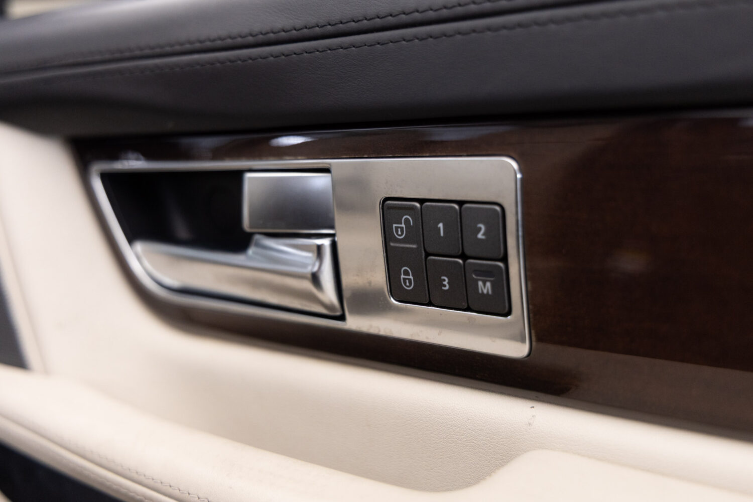 レンジローバースポーツ 5.0 V8 スーパーチャージド 4WD