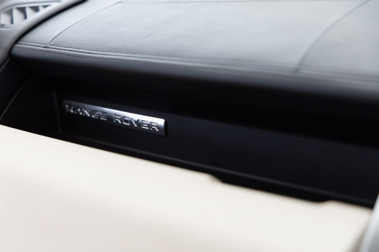 レンジローバースポーツ 5.0 V8 スーパーチャージド 4WD