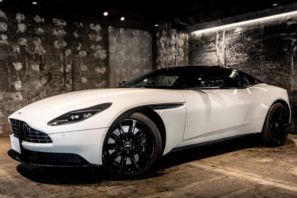DB11 V8
