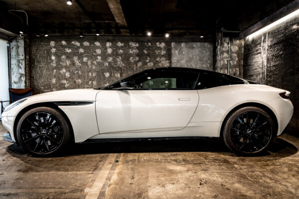 DB11 V8