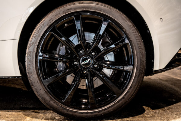 DB11 V8