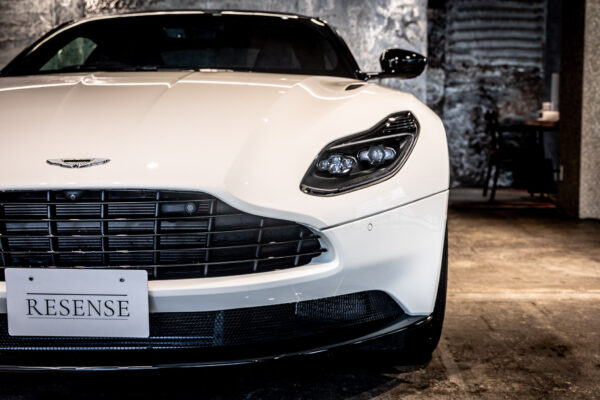 DB11 V8
