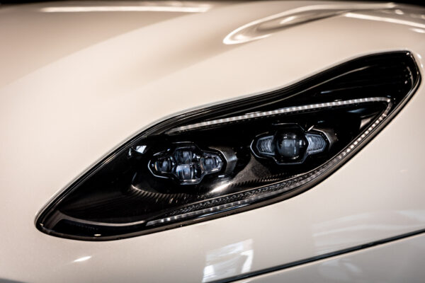 DB11 V8