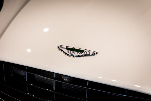 DB11 V8