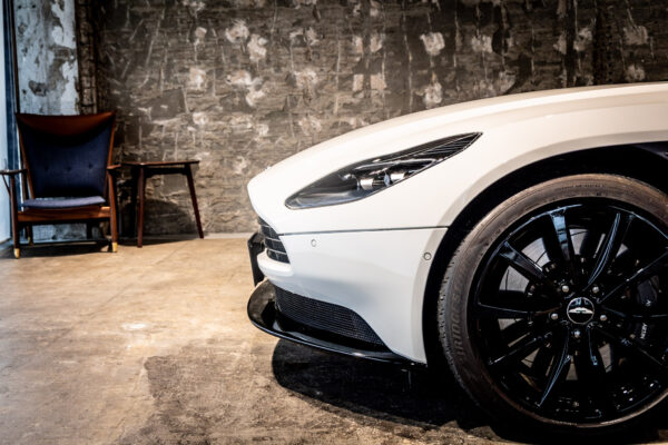 DB11 V8