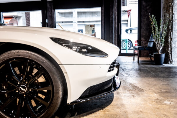DB11 V8