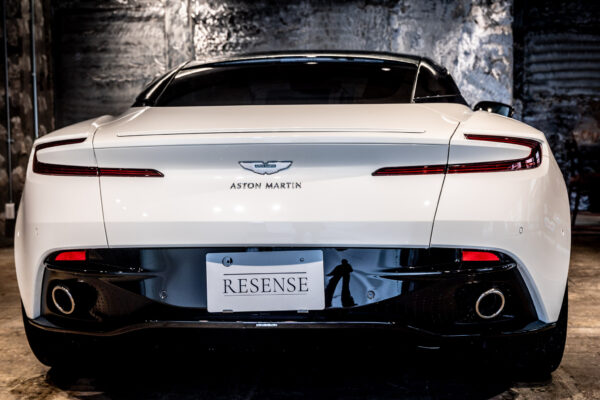 DB11 V8