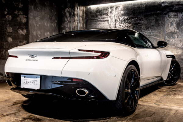 DB11 V8