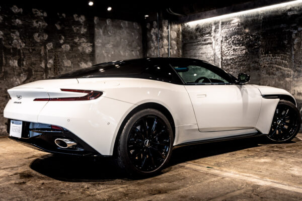 DB11 V8