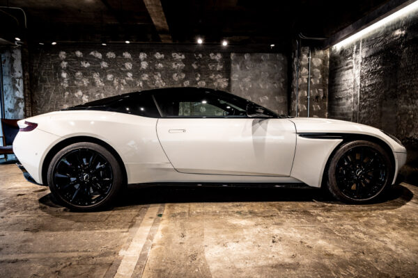 DB11 V8