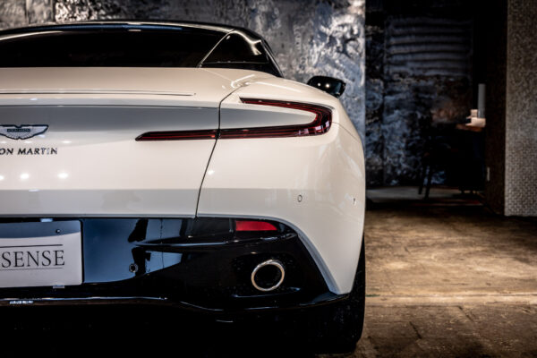 DB11 V8