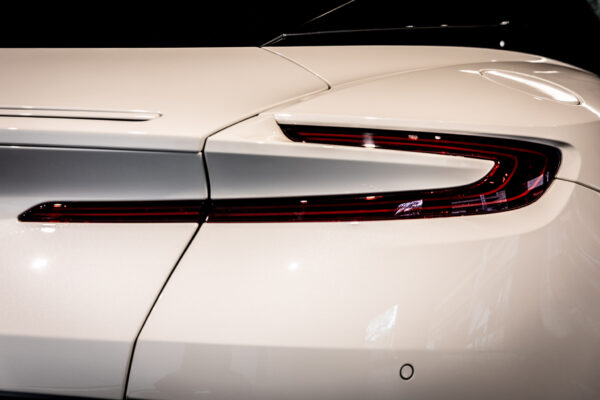 DB11 V8