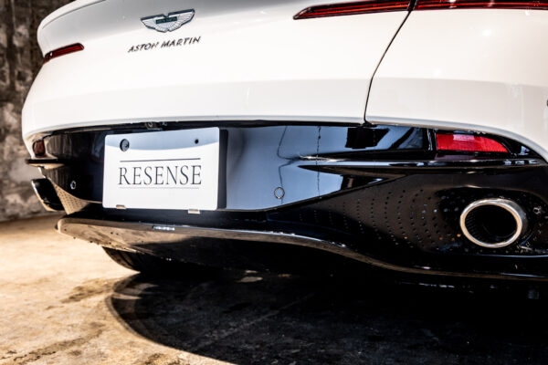 DB11 V8