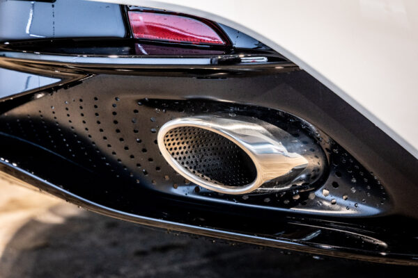DB11 V8