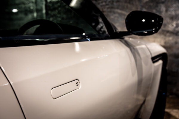 DB11 V8