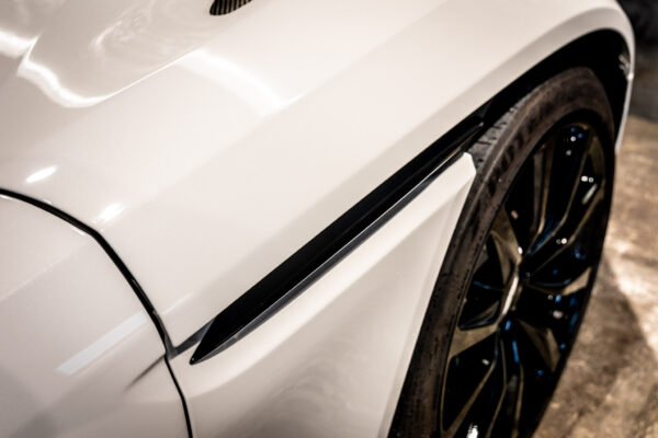 DB11 V8