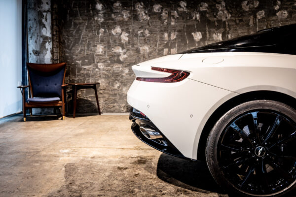 DB11 V8