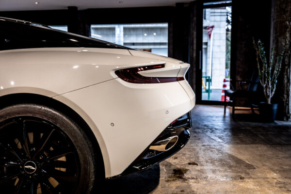 DB11 V8