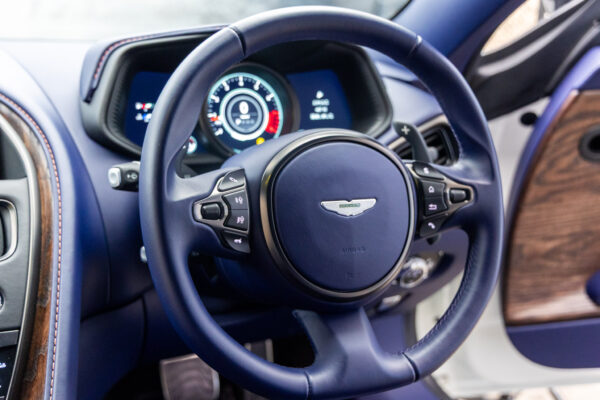 DB11 V8